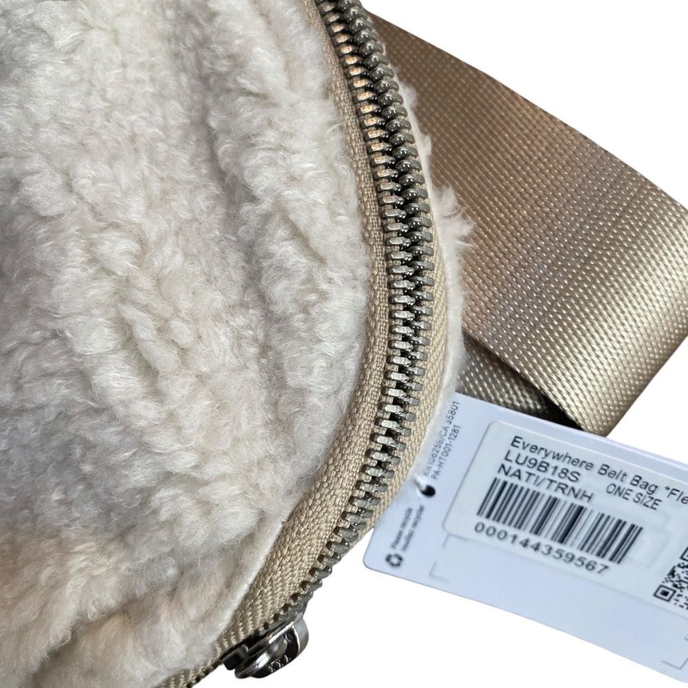 Lululemon Everywhere Belt Bag Fleece‎ Natural Beige Tan Silver Hardware New - Picture 3 of 9